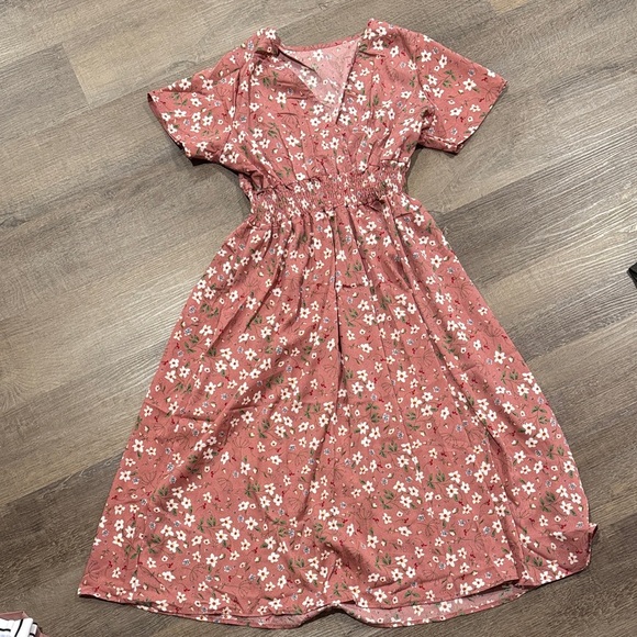 Dresses & Skirts - Floral Pink Midi Dress
